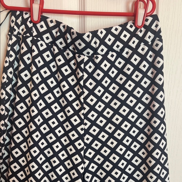 Commense Geometric Black and White Wide Leg Pants - Picture 3 of 7